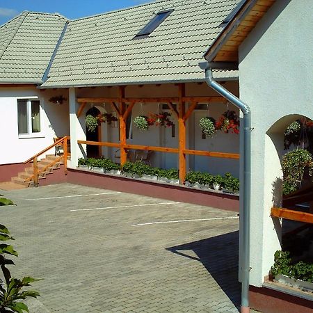 Polonia Apartman Lägenhet Egerszalók Exteriör bild