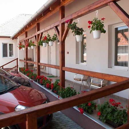 Polonia Apartman Lägenhet Egerszalók Exteriör bild