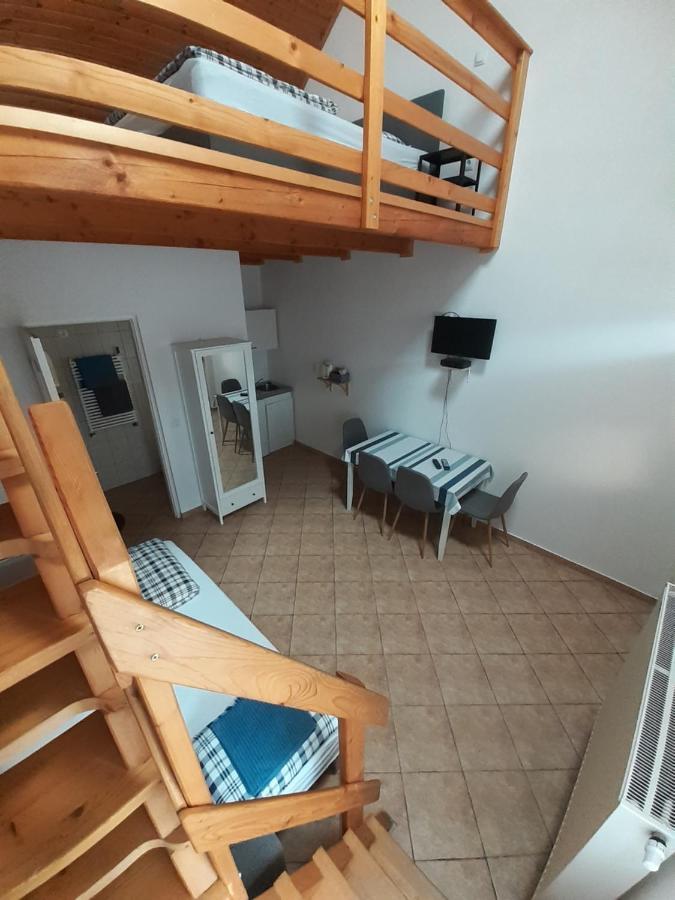 Polonia Apartman Lägenhet Egerszalók Exteriör bild