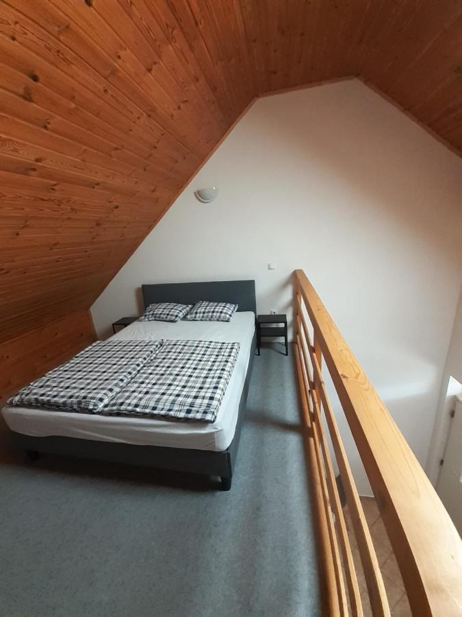 Polonia Apartman Lägenhet Egerszalók Exteriör bild