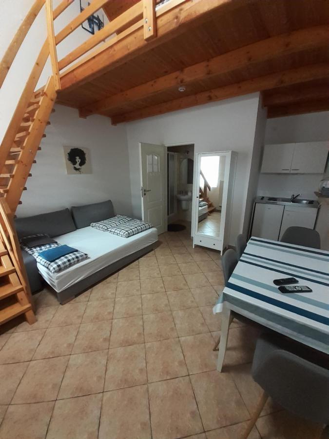 Polonia Apartman Lägenhet Egerszalók Exteriör bild
