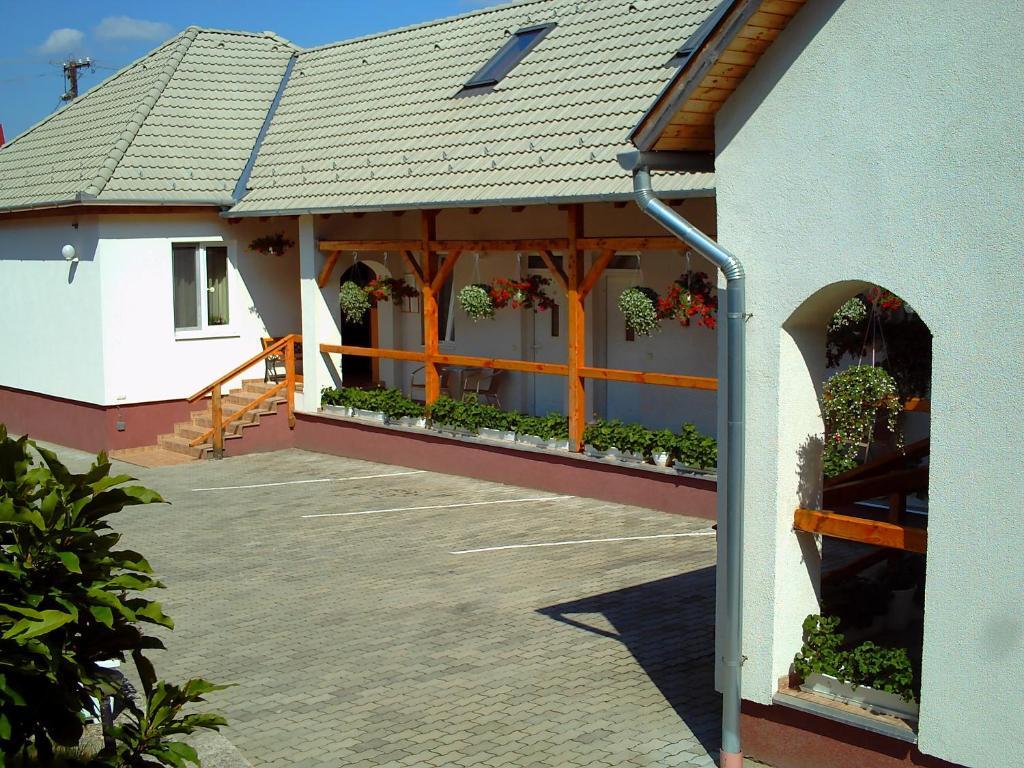 Polonia Apartman Lägenhet Egerszalók Exteriör bild